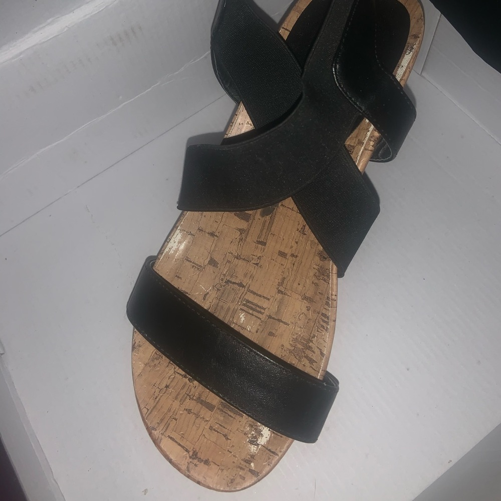 Black wedge